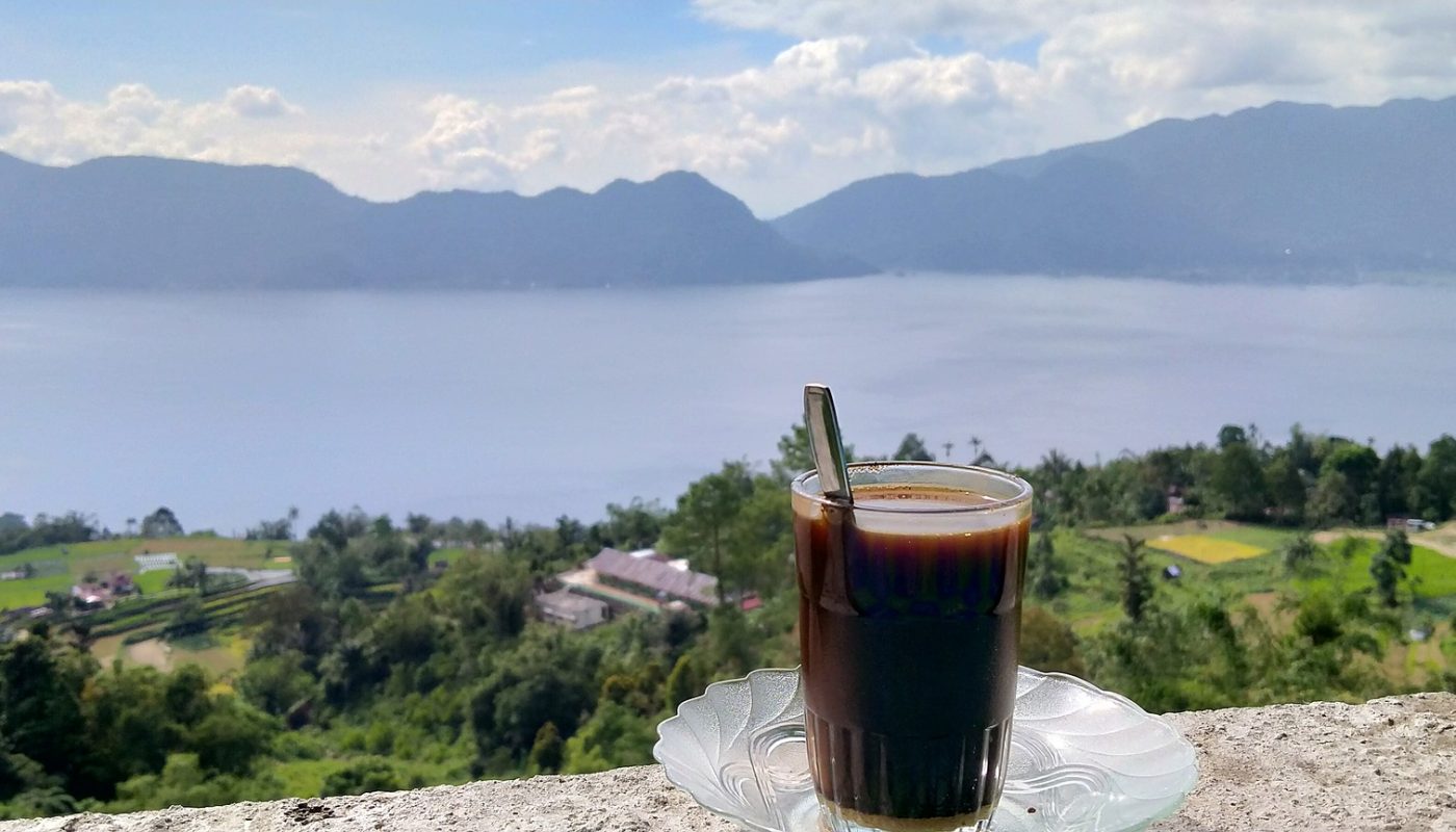 Berwisata Menikmati Keindahan Danau Maninjau Sumatera Barat